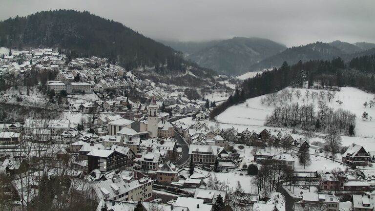 Dieses Bild zeigt eine Webcam-Aufnahme von Ottenhöfen, aufgenommen am Dienstag, den 06.01.2026 um 16:10 Uhr