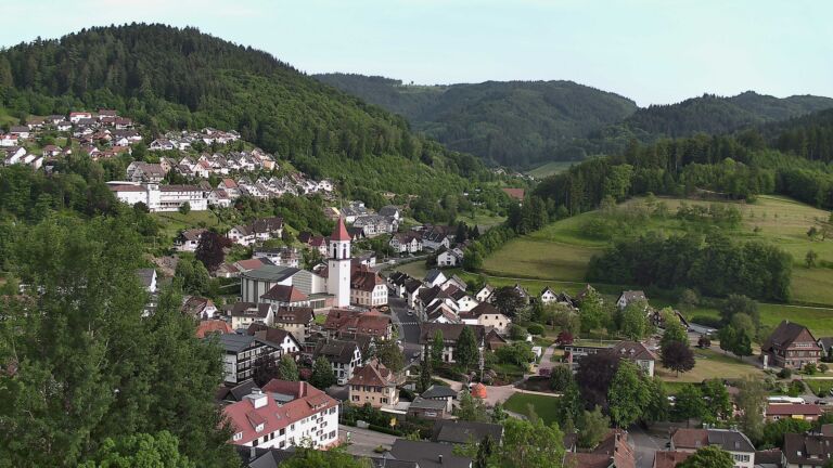 Dieses Bild zeigt eine Webcam-Aufnahme von Ottenhöfen, aufgenommen am Sonntag, den 24.05.2026 um 19:00 Uhr