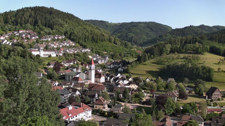 Dieses Bild zeigt eine Webcam-Aufnahme von Ottenhöfen, aufgenommen am Freitag, den 29.05.2026 um 18:40 Uhr