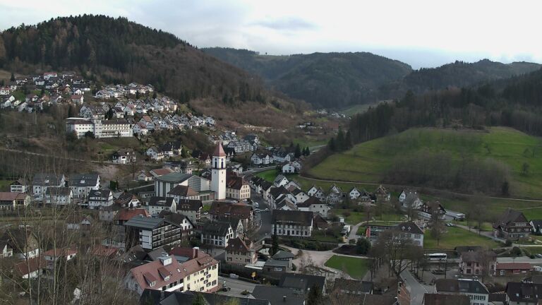 Dieses Bild zeigt eine Webcam-Aufnahme von Ottenhöfen, aufgenommen am Dienstag, den 10.03.2026 um 17:00 Uhr