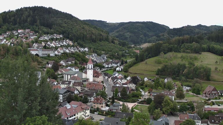 Dieses Bild zeigt eine Webcam-Aufnahme von Ottenhöfen, aufgenommen am Sonntag, den 13.09.2026 um 09:00 Uhr