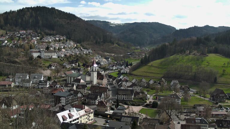 Dieses Bild zeigt eine Webcam-Aufnahme von Ottenhöfen, aufgenommen am Freitag, den 03.04.2026 um 15:20 Uhr