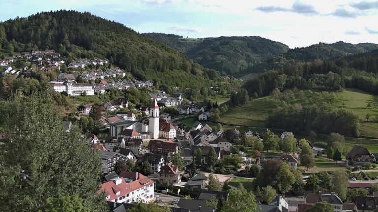 Dieses Bild zeigt eine Webcam-Aufnahme von Ottenhöfen, aufgenommen am Donnerstag, den 17.09.2026 um 17:20 Uhr