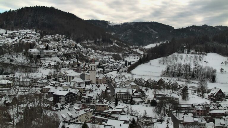 Dieses Bild zeigt eine Webcam-Aufnahme von Ottenhöfen, aufgenommen am Mittwoch, den 07.01.2026 um 15:30 Uhr