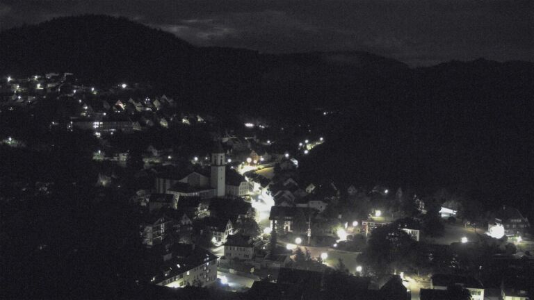 Dieses Bild zeigt eine Webcam-Aufnahme von Ottenhöfen, aufgenommen am Montag, den 01.06.2026 um 01:00 Uhr