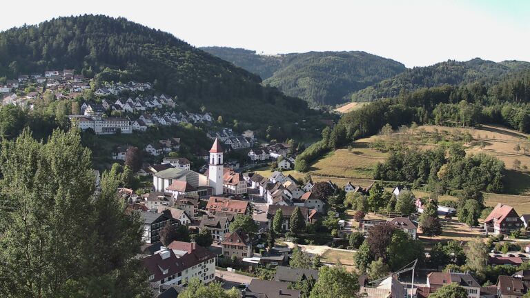 Dieses Bild zeigt eine Webcam-Aufnahme von Ottenhöfen, aufgenommen am Mittwoch, den 22.07.2026 um 08:30 Uhr