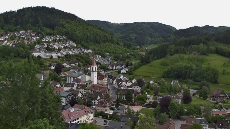 Dieses Bild zeigt eine Webcam-Aufnahme von Ottenhöfen, aufgenommen am Samstag, den 16.05.2026 um 18:00 Uhr