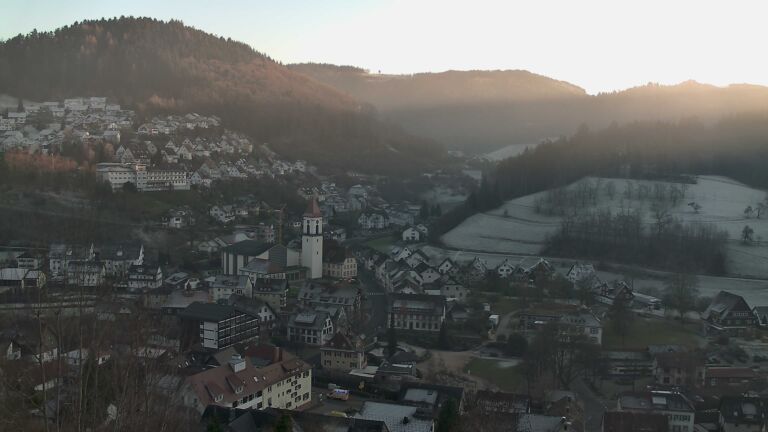 Dieses Bild zeigt eine Webcam-Aufnahme von Ottenhöfen, aufgenommen am Sonntag, den 28.12.2025 um 15:40 Uhr