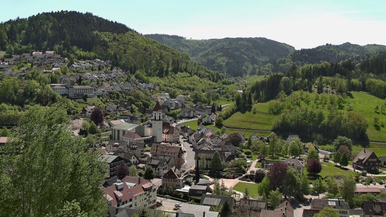 Dieses Bild zeigt eine Webcam-Aufnahme von Ottenhöfen, aufgenommen am Mittwoch, den 29.04.2026 um 13:00 Uhr