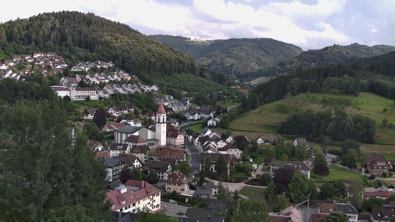 Dieses Bild zeigt eine Webcam-Aufnahme von Ottenhöfen, aufgenommen am Dienstag, den 30.06.2026 um 19:20 Uhr