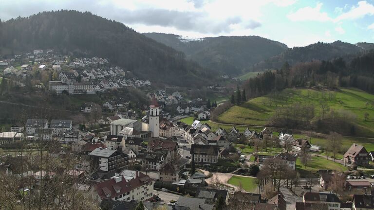 Dieses Bild zeigt eine Webcam-Aufnahme von Ottenhöfen, aufgenommen am Mittwoch, den 01.04.2026 um 10:20 Uhr