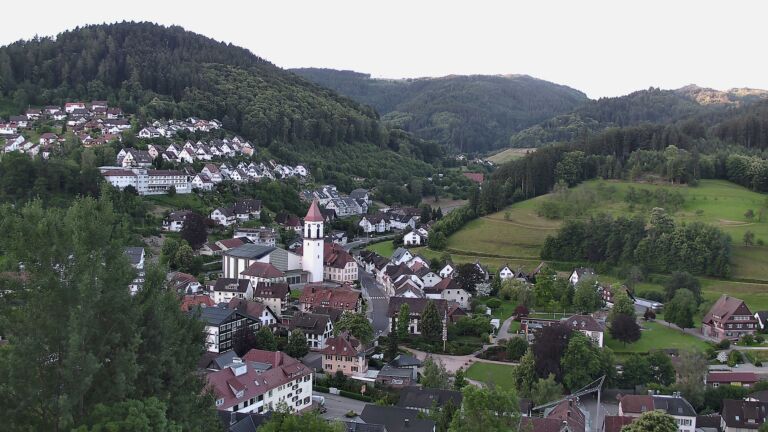 Dieses Bild zeigt eine Webcam-Aufnahme von Ottenhöfen, aufgenommen am Sonntag, den 14.06.2026 um 06:00 Uhr