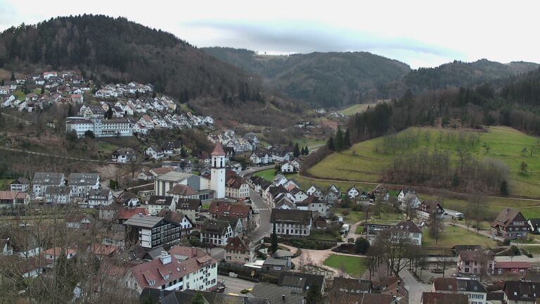 Dieses Bild zeigt eine Webcam-Aufnahme von Ottenhöfen, aufgenommen am Sonntag, den 01.03.2026 um 08:20 Uhr