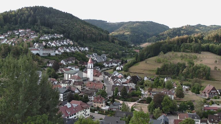 Dieses Bild zeigt eine Webcam-Aufnahme von Ottenhöfen, aufgenommen am Montag, den 24.08.2026 um 07:30 Uhr
