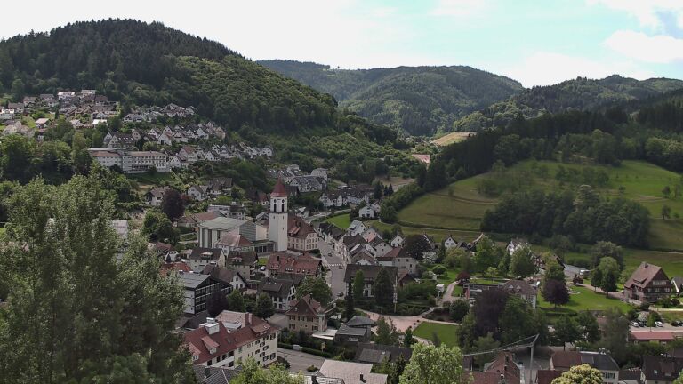 Dieses Bild zeigt eine Webcam-Aufnahme von Ottenhöfen, aufgenommen am Montag, den 15.06.2026 um 11:20 Uhr