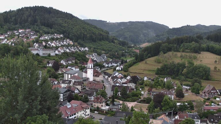 Dieses Bild zeigt eine Webcam-Aufnahme von Ottenhöfen, aufgenommen am Montag, den 27.07.2026 um 06:50 Uhr