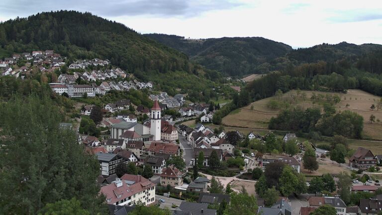Dieses Bild zeigt eine Webcam-Aufnahme von Ottenhöfen, aufgenommen am Dienstag, den 18.08.2026 um 16:40 Uhr