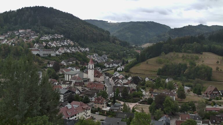 Dieses Bild zeigt eine Webcam-Aufnahme von Ottenhöfen, aufgenommen am Dienstag, den 25.08.2026 um 12:30 Uhr