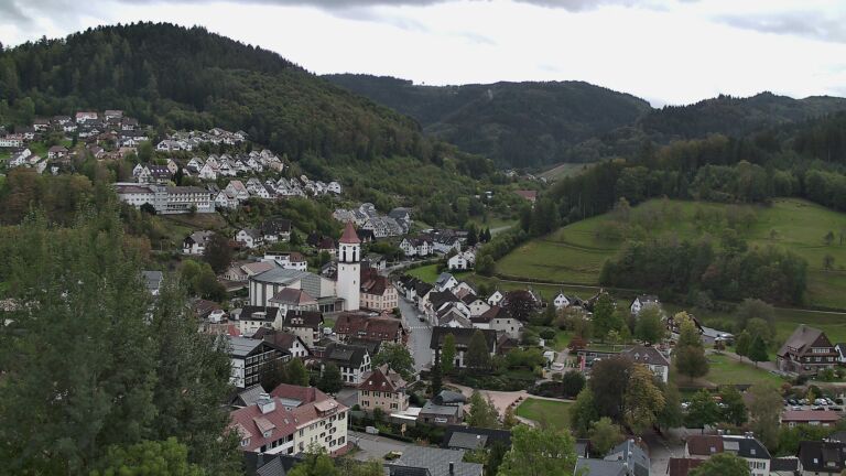 Dieses Bild zeigt eine Webcam-Aufnahme von Ottenhöfen, aufgenommen am Sonntag, den 11.10.2026 um 14:00 Uhr