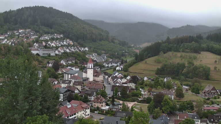 Dieses Bild zeigt eine Webcam-Aufnahme von Ottenhöfen, aufgenommen am Sonntag, den 30.08.2026 um 10:00 Uhr