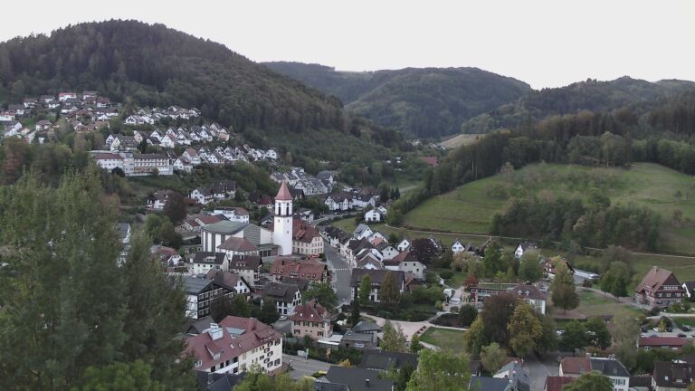 Dieses Bild zeigt eine Webcam-Aufnahme von Ottenhöfen, aufgenommen am Sonntag, den 27.09.2026 um 07:10 Uhr