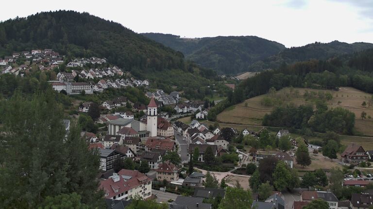 Dieses Bild zeigt eine Webcam-Aufnahme von Ottenhöfen, aufgenommen am Samstag, den 15.08.2026 um 13:10 Uhr