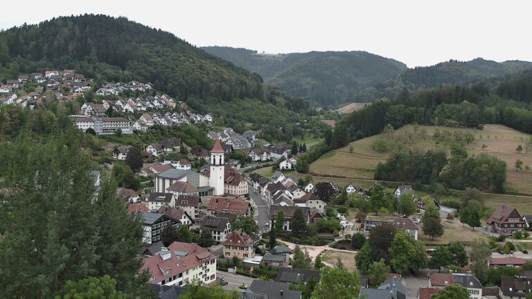 Dieses Bild zeigt eine Webcam-Aufnahme von Ottenhöfen, aufgenommen am Dienstag, den 25.08.2026 um 08:50 Uhr