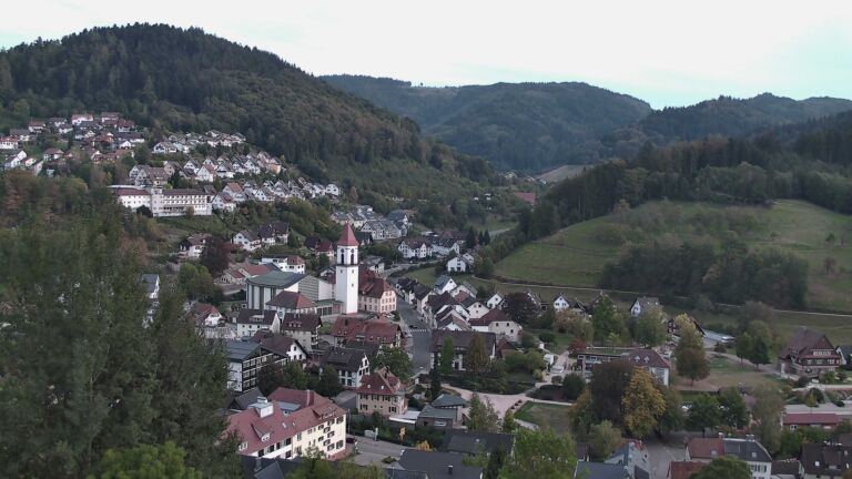 Dieses Bild zeigt eine Webcam-Aufnahme von Ottenhöfen, aufgenommen am Dienstag, den 29.09.2026 um 19:10 Uhr
