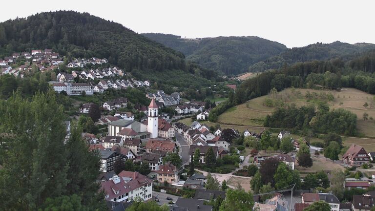Dieses Bild zeigt eine Webcam-Aufnahme von Ottenhöfen, aufgenommen am Donnerstag, den 30.07.2026 um 06:30 Uhr