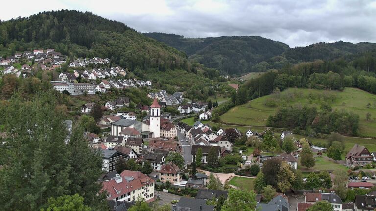Dieses Bild zeigt eine Webcam-Aufnahme von Ottenhöfen, aufgenommen am Sonntag, den 11.10.2026 um 15:20 Uhr