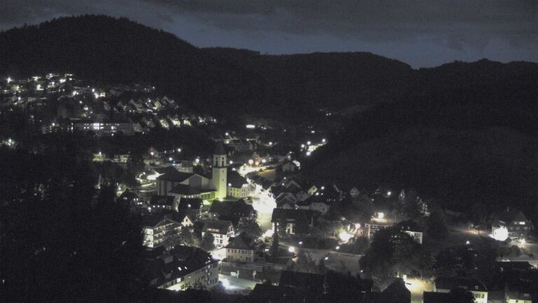 Dieses Bild zeigt eine Webcam-Aufnahme von Ottenhöfen, aufgenommen am Montag, den 17.08.2026 um 21:30 Uhr