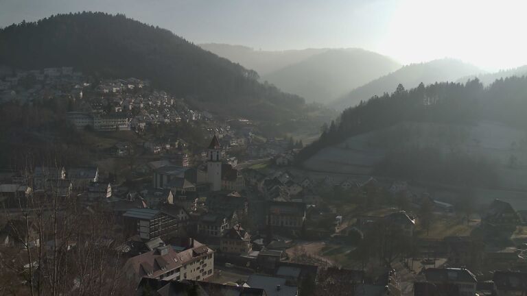 Dieses Bild zeigt eine Webcam-Aufnahme von Ottenhöfen, aufgenommen am Samstag, den 27.12.2025 um 13:50 Uhr