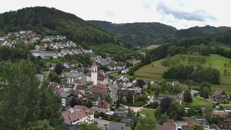 Dieses Bild zeigt eine Webcam-Aufnahme von Ottenhöfen, aufgenommen am Mittwoch, den 10.06.2026 um 12:30 Uhr