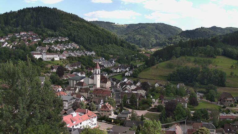 Dieses Bild zeigt eine Webcam-Aufnahme von Ottenhöfen, aufgenommen am Donnerstag, den 02.07.2026 um 17:20 Uhr