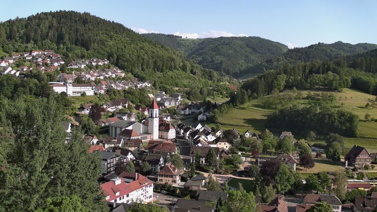 Dieses Bild zeigt eine Webcam-Aufnahme von Ottenhöfen, aufgenommen am Mittwoch, den 27.05.2026 um 18:40 Uhr