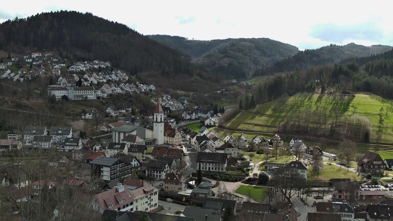 Dieses Bild zeigt eine Webcam-Aufnahme von Ottenhöfen, aufgenommen am Sonntag, den 01.03.2026 um 13:20 Uhr