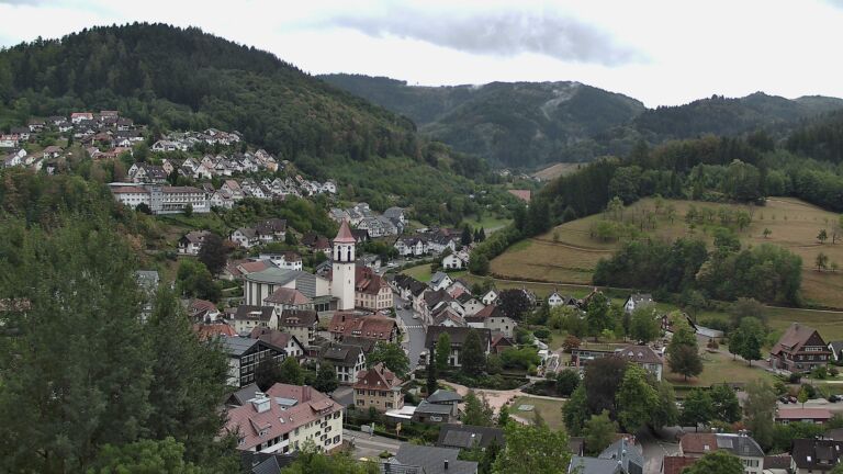 Dieses Bild zeigt eine Webcam-Aufnahme von Ottenhöfen, aufgenommen am Freitag, den 28.08.2026 um 12:20 Uhr