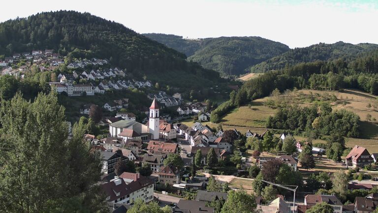 Dieses Bild zeigt eine Webcam-Aufnahme von Ottenhöfen, aufgenommen am Dienstag, den 21.07.2026 um 08:30 Uhr