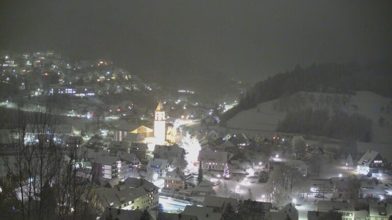Dieses Bild zeigt eine Webcam-Aufnahme von Ottenhöfen, aufgenommen am Freitag, den 02.01.2026 um 18:30 Uhr