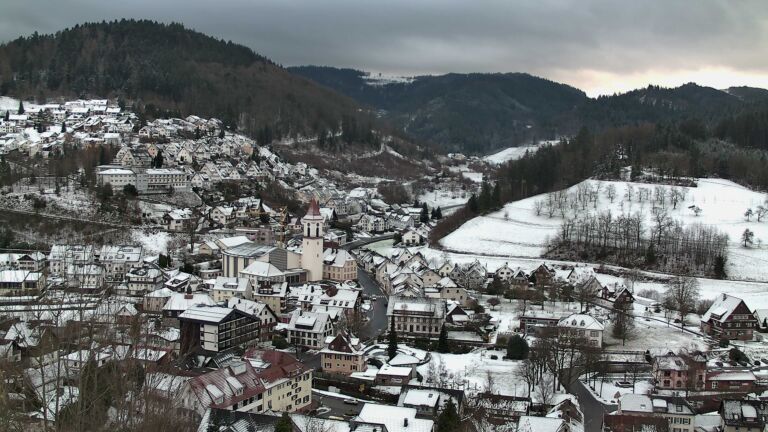 Dieses Bild zeigt eine Webcam-Aufnahme von Ottenhöfen, aufgenommen am Freitag, den 02.01.2026 um 15:40 Uhr