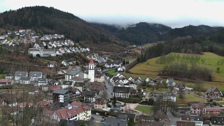 Dieses Bild zeigt eine Webcam-Aufnahme von Ottenhöfen, aufgenommen am Donnerstag, den 12.02.2026 um 16:00 Uhr