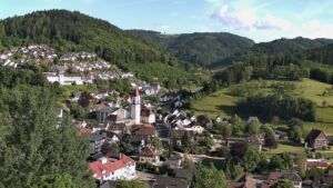 Dieses Bild zeigt eine Webcam-Aufnahme von Ottenhöfen, aufgenommen am Montag, den 01.06.2026 um 18:40 Uhr