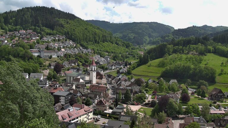 Dieses Bild zeigt eine Webcam-Aufnahme von Ottenhöfen, aufgenommen am Freitag, den 08.05.2026 um 15:10 Uhr