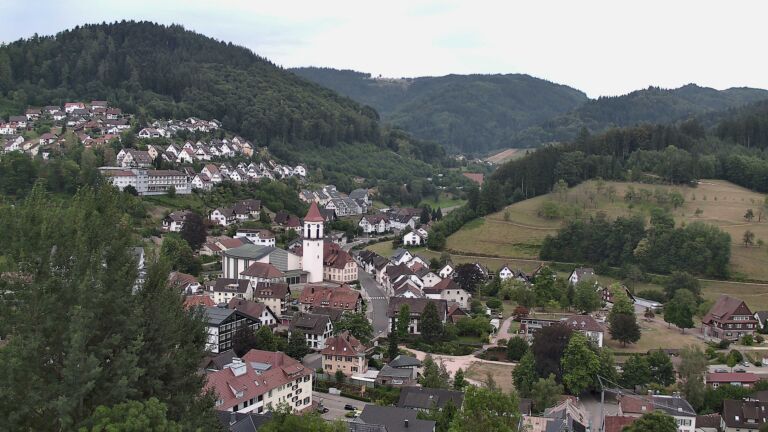 Dieses Bild zeigt eine Webcam-Aufnahme von Ottenhöfen, aufgenommen am Montag, den 03.08.2026 um 07:00 Uhr