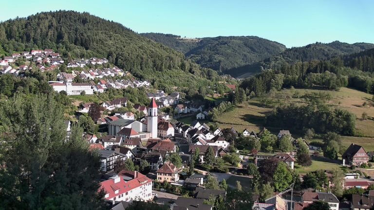 Dieses Bild zeigt eine Webcam-Aufnahme von Ottenhöfen, aufgenommen am Donnerstag, den 09.07.2026 um 19:30 Uhr