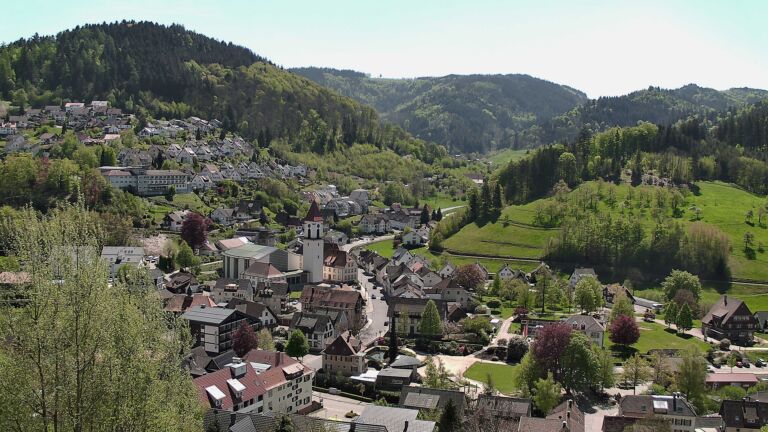 Dieses Bild zeigt eine Webcam-Aufnahme von Ottenhöfen, aufgenommen am Freitag, den 24.04.2026 um 13:20 Uhr