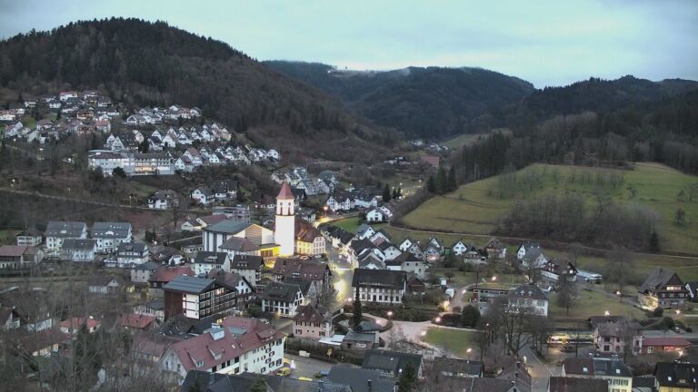 Dieses Bild zeigt eine Webcam-Aufnahme von Ottenhöfen, aufgenommen am Dienstag, den 17.02.2026 um 18:00 Uhr