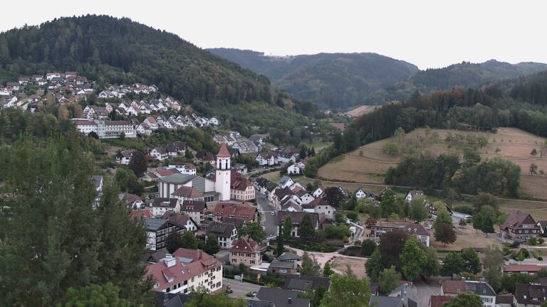 Dieses Bild zeigt eine Webcam-Aufnahme von Ottenhöfen, aufgenommen am Dienstag, den 18.08.2026 um 07:00 Uhr
