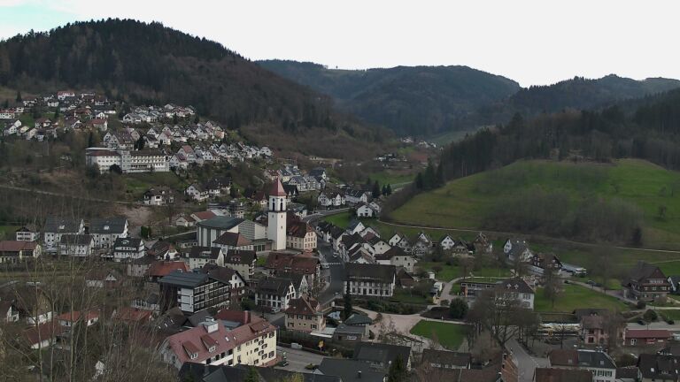 Dieses Bild zeigt eine Webcam-Aufnahme von Ottenhöfen, aufgenommen am Dienstag, den 24.03.2026 um 17:00 Uhr