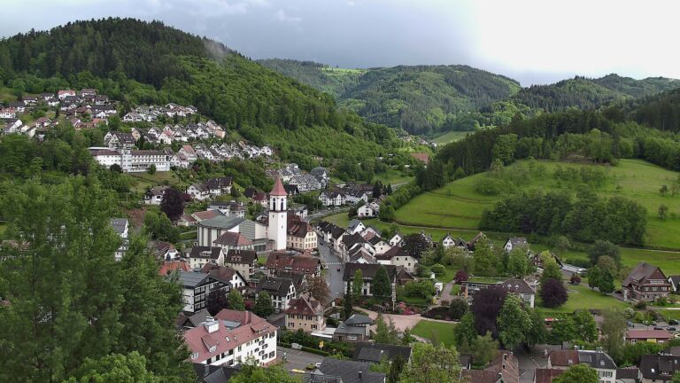 Dieses Bild zeigt eine Webcam-Aufnahme von Ottenhöfen, aufgenommen am Donnerstag, den 14.05.2026 um 18:40 Uhr